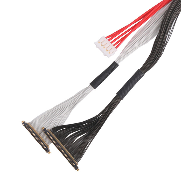 I-PEX 20531-034T-01 mit einer 0,25mm Schrägkeit angepasstes Kabel zu 20633-210T-02S mit der gleichen 0,25mm Schrägkeit