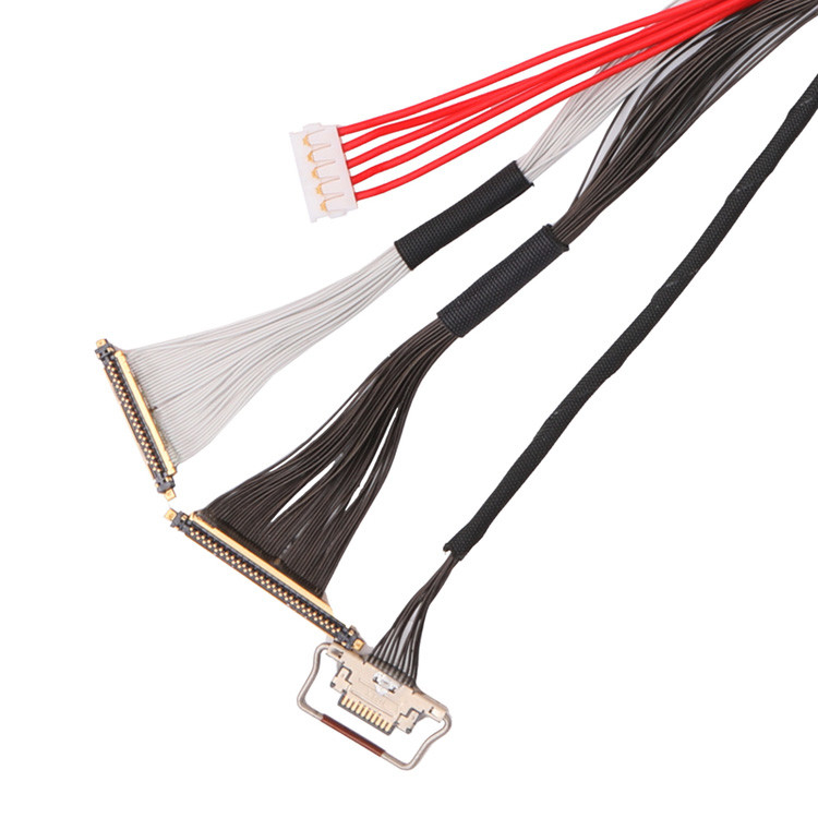 I-PEX 20531-034T-01 mit einer 0,25mm Schrägkeit angepasstes Kabel zu 20633-210T-02S mit der gleichen 0,25mm Schrägkeit