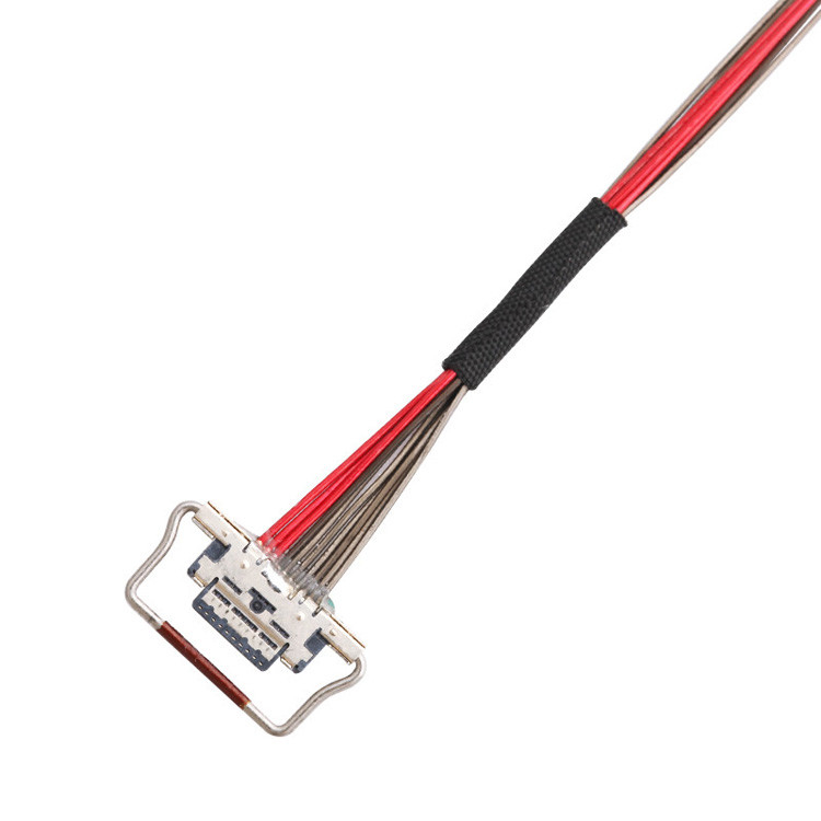 Ein 10-Pin-LVDS-Mikro-Koaxialkabel mit einer Länge von 150 mm, I-PEX-Anschluss mit 0,4 mm Abstand, als 20633-310T-01S identifiziert