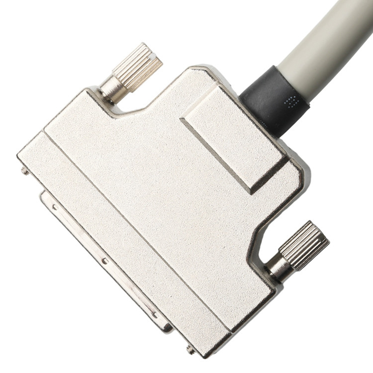 Hd D Sub Db50 Gehäuse Zinklegierung Nickelplattiert auf D-Sub Mdr Stecker Od 90mm